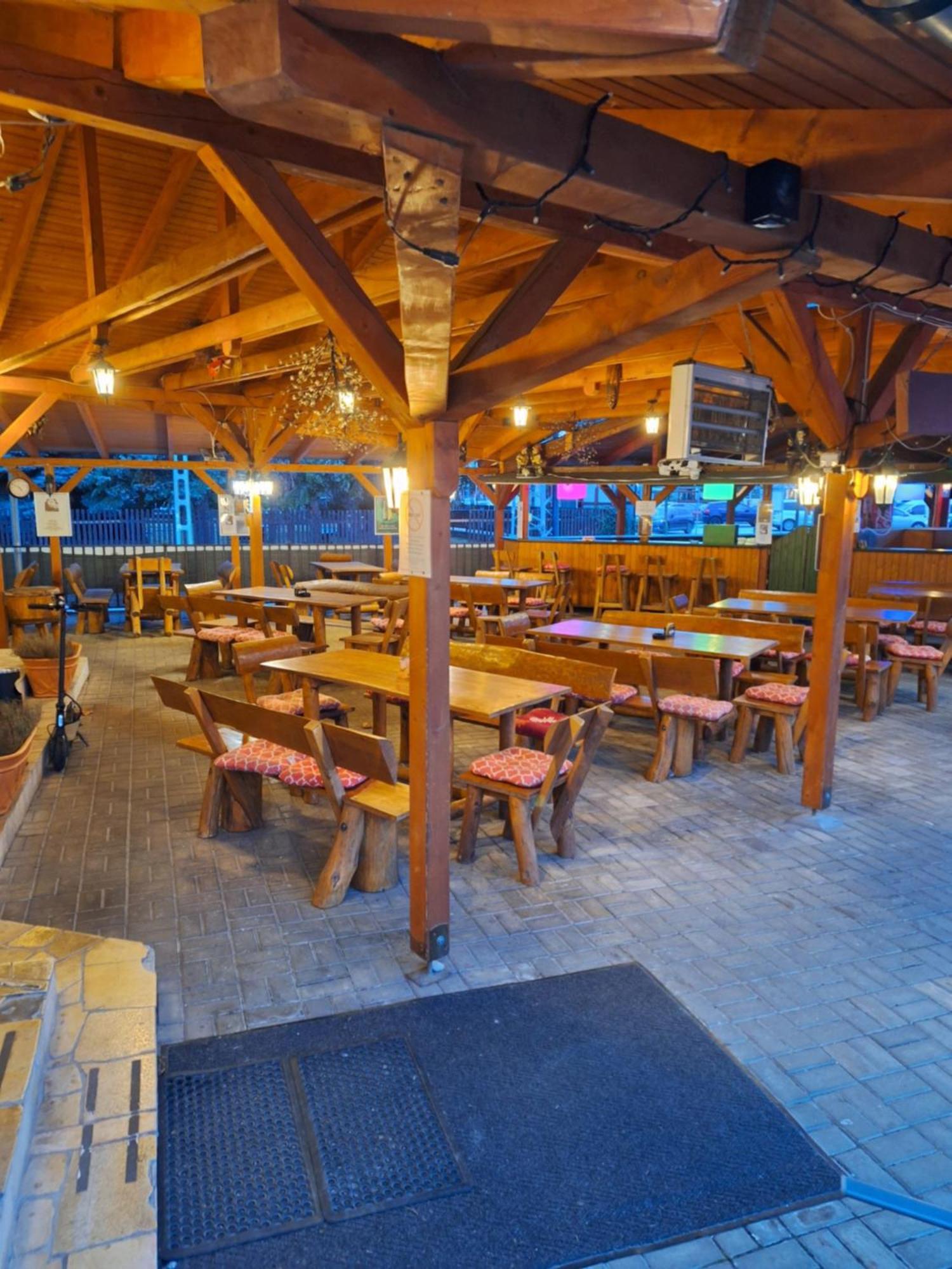 Grill Terasz Etterem Es Szallashely Mezőkövesd Exterior foto