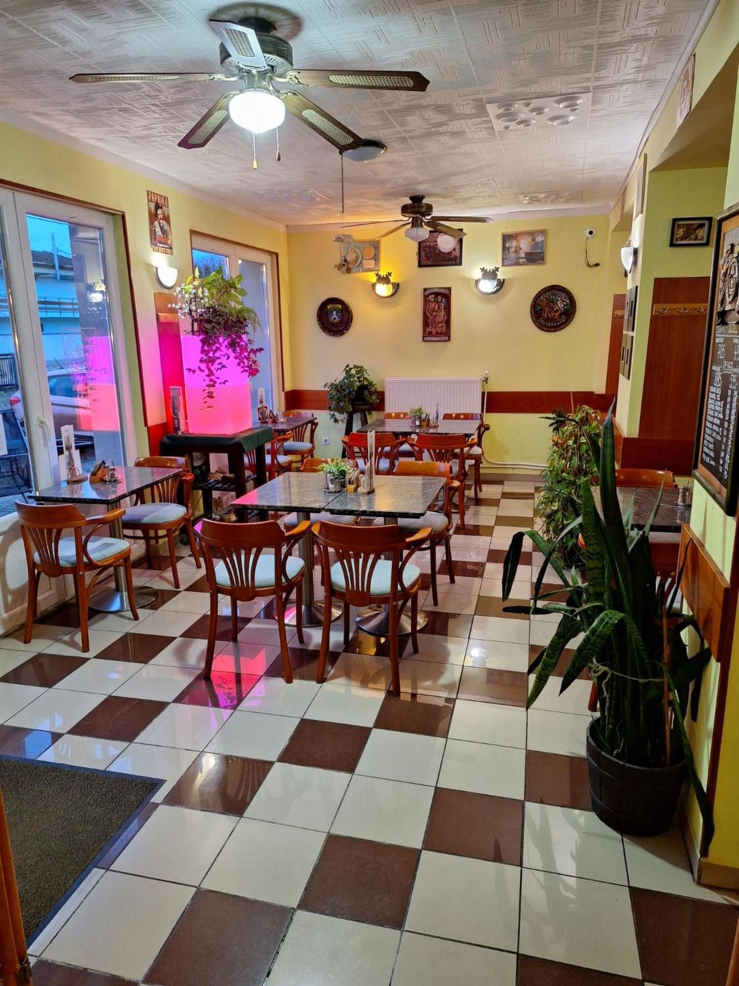 Grill Terasz Etterem Es Szallashely Mezőkövesd Exterior foto